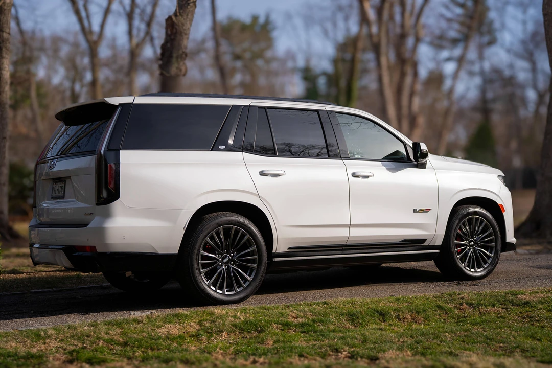 2023 Cadillac Escalade-V 5th Gen - Image 12 of 31