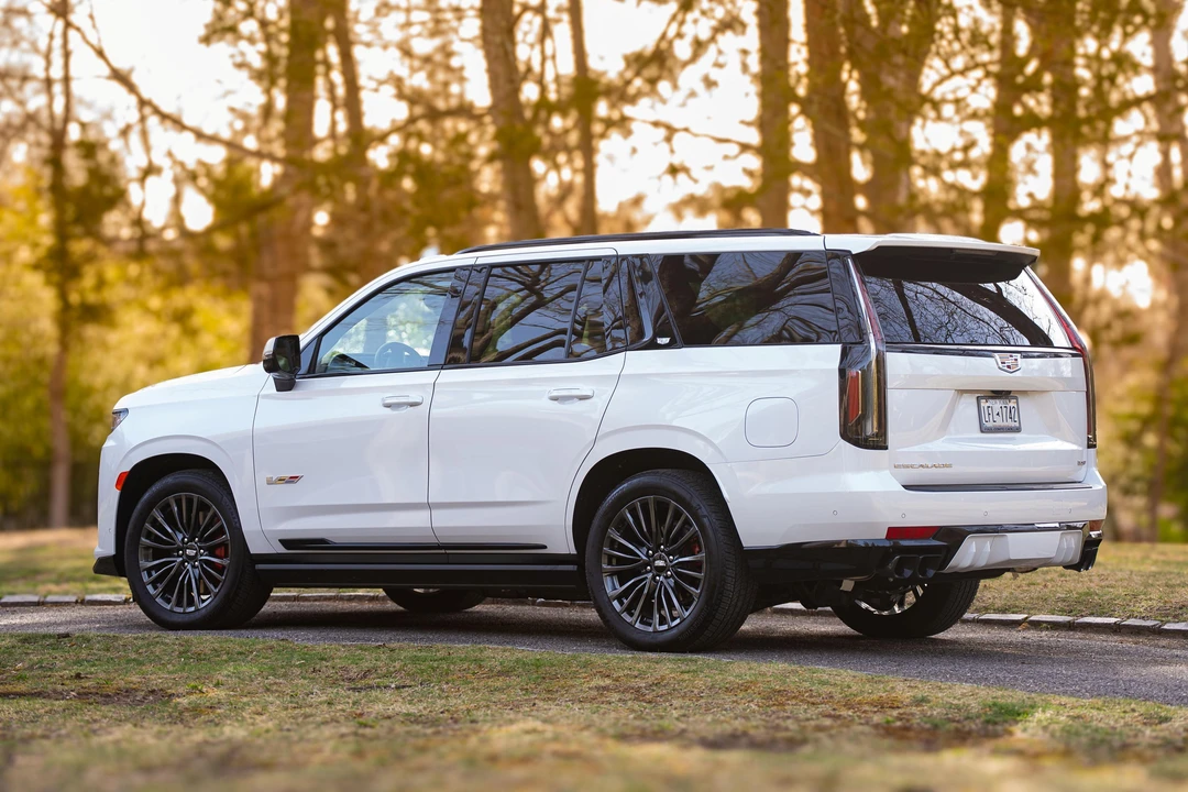 2023 Cadillac Escalade-V 5th Gen - Image 9 of 31