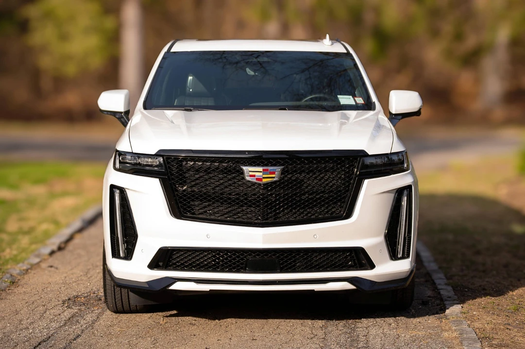 2023 Cadillac Escalade-V 5th Gen - Image 10 of 21