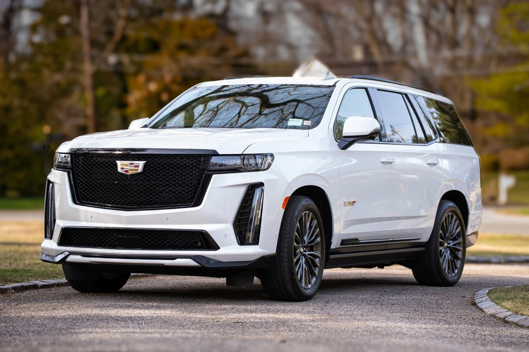 2023 Cadillac Escalade-V 5th Gen - Image 11 of 21