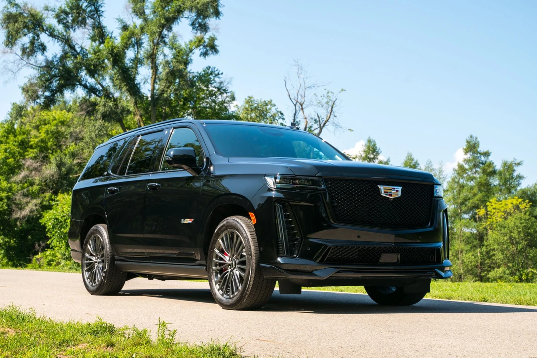 2023 Cadillac Escalade-V 5th Gen - Image 10 of 31