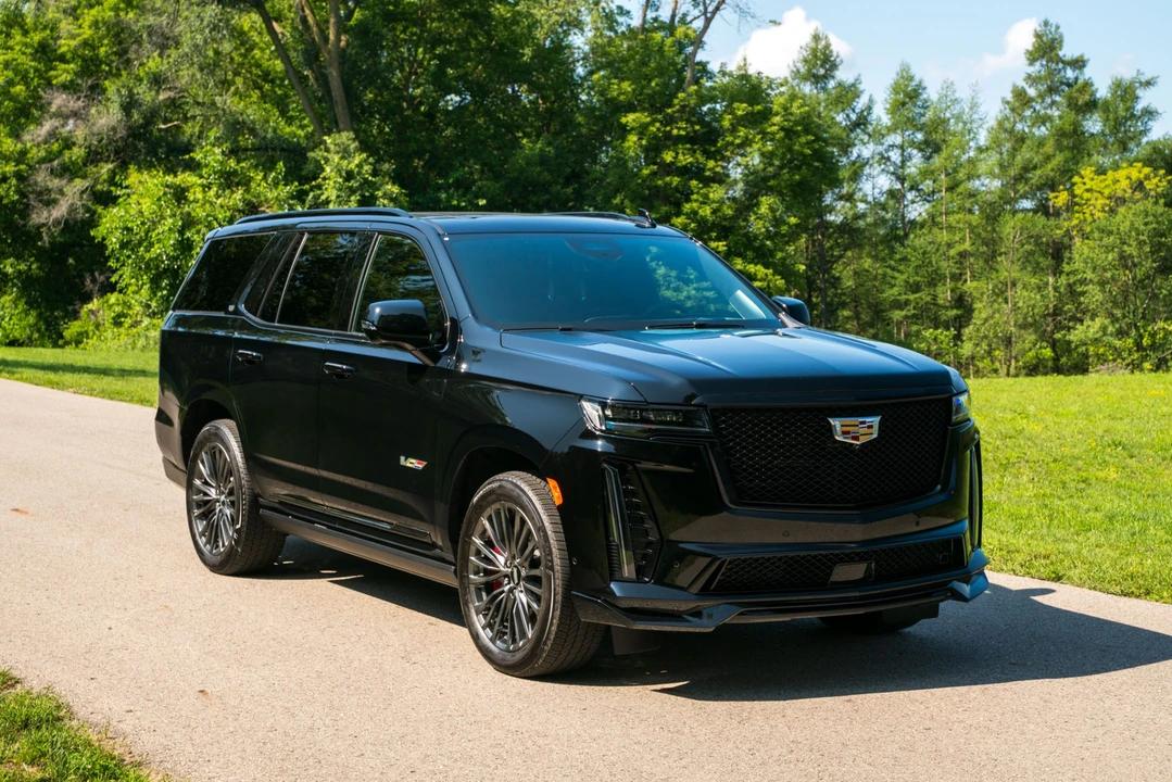 2023 Cadillac Escalade-V 5th Gen - Image 19 of 31