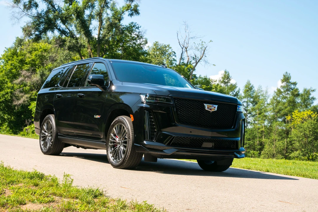 2023 Cadillac Escalade-V 5th Gen - Image 20 of 31