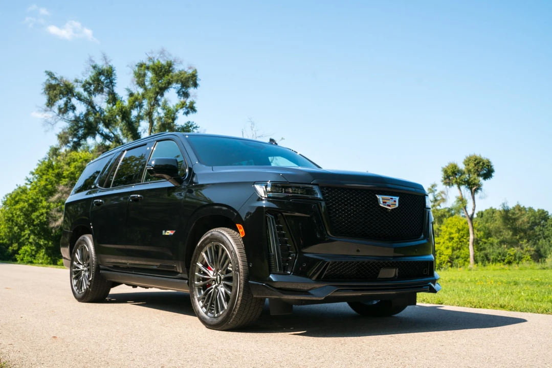 2023 Cadillac Escalade-V 5th Gen - Image 21 of 31