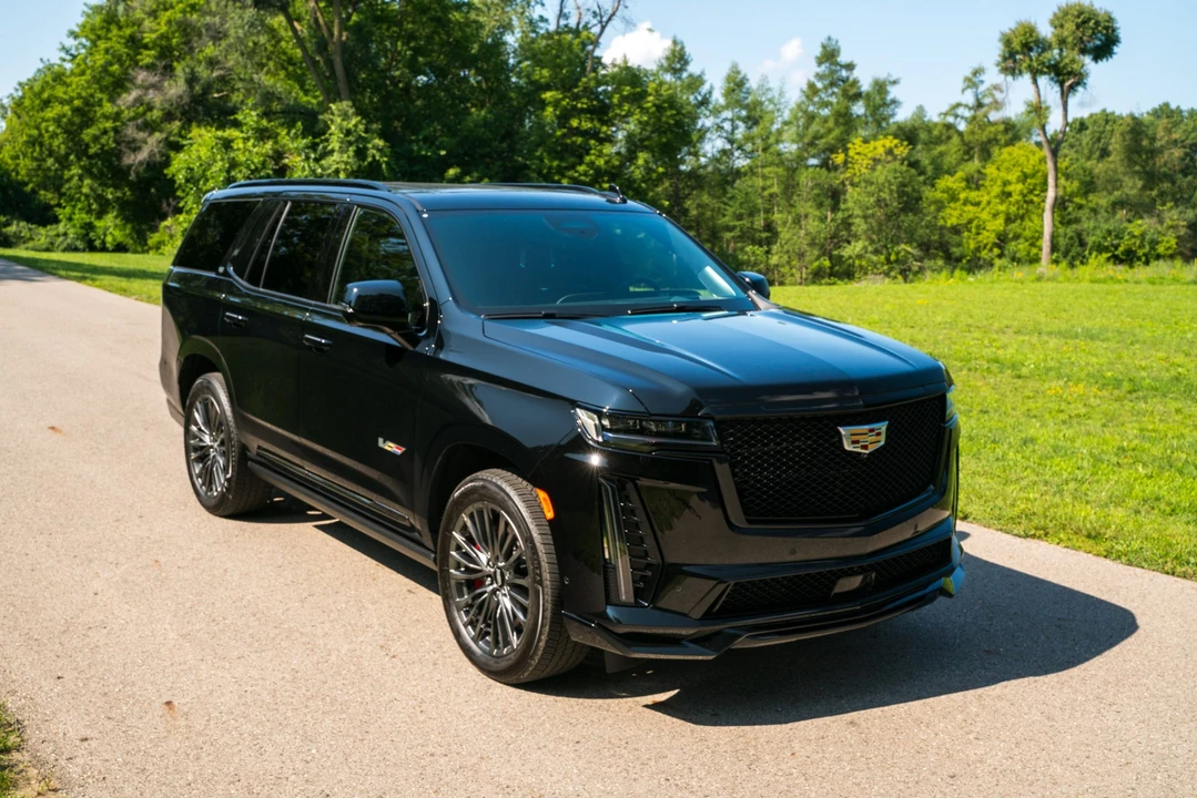 2023 Cadillac Escalade-V 5th Gen - Image 12 of 31