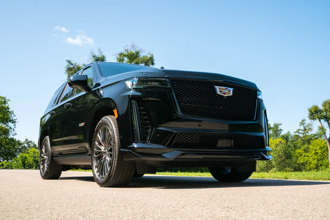 2023 Cadillac Escalade-V 5th Gen - Image 11 of 31