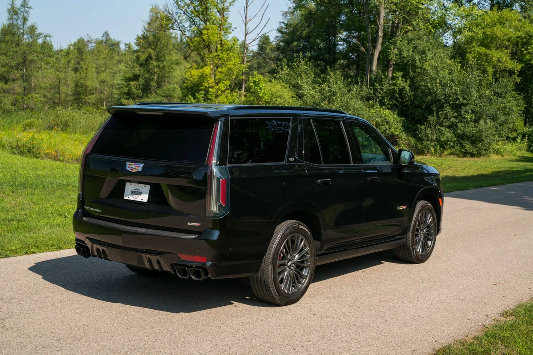 2023 Cadillac Escalade-V 5th Gen - Image 30 of 31