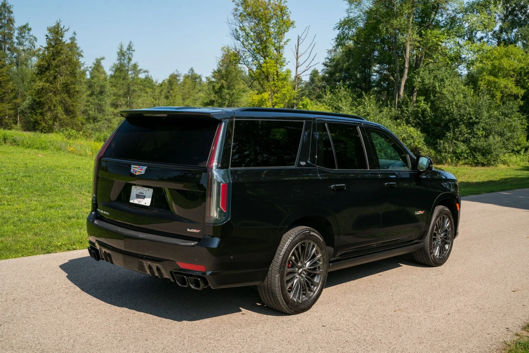 2023 Cadillac Escalade-V 5th Gen - Image 28 of 31