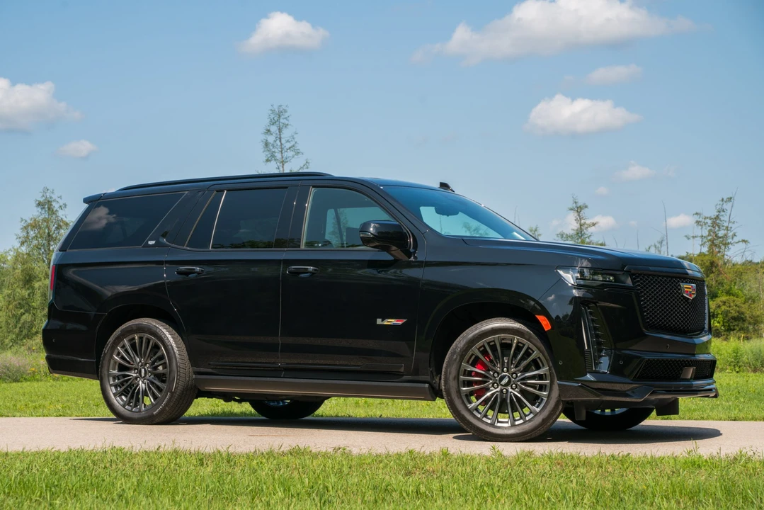 2023 Cadillac Escalade-V 5th Gen - Image 23 of 31