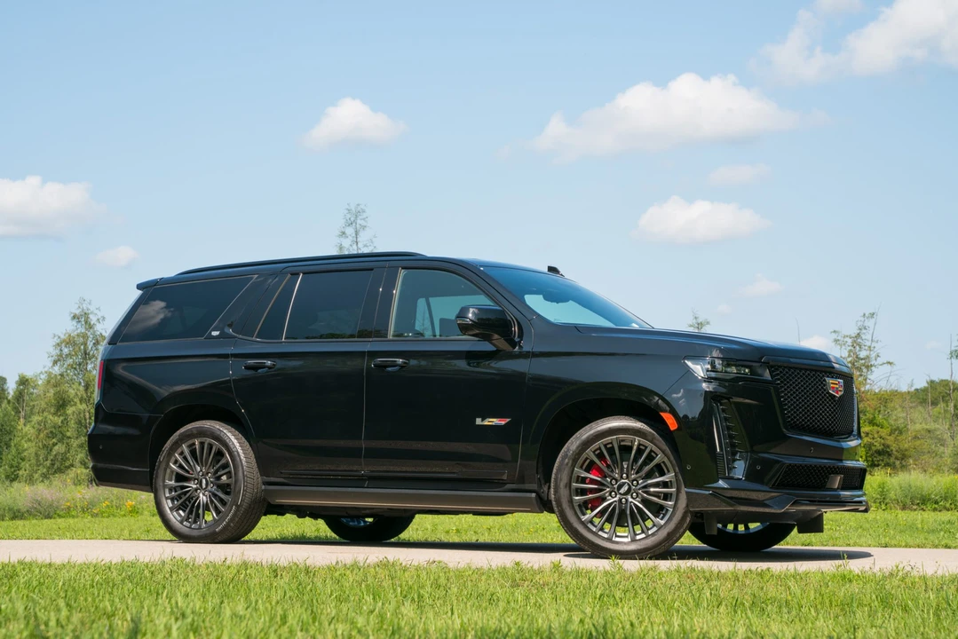 2023 Cadillac Escalade-V 5th Gen - Image 24 of 31