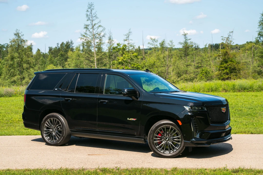 2023 Cadillac Escalade-V 5th Gen - Image 22 of 31