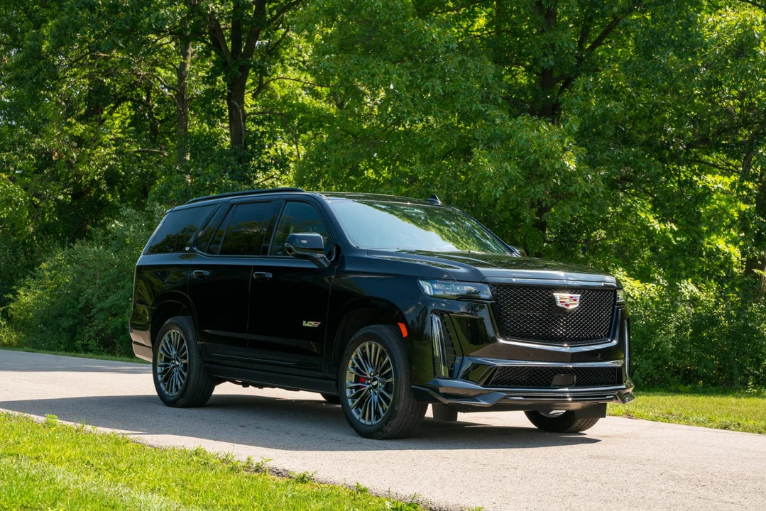 2023 Cadillac Escalade-V 5th Gen - Image 14 of 31