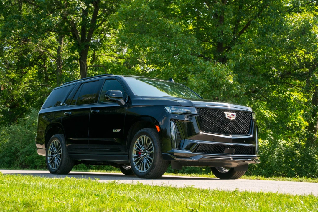 2023 Cadillac Escalade-V 5th Gen - Image 15 of 31