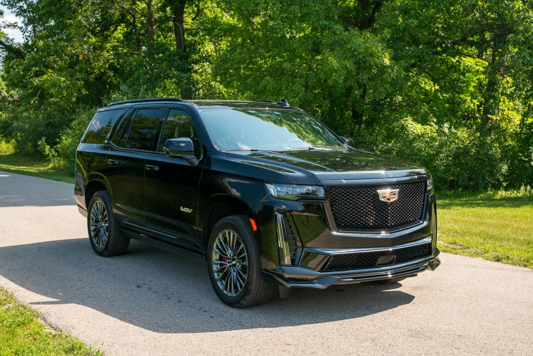 2023 Cadillac Escalade-V 5th Gen - Image 9 of 31