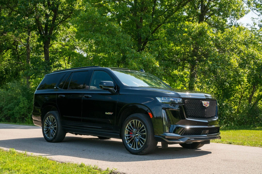 2023 Cadillac Escalade-V 5th Gen - Image 17 of 31