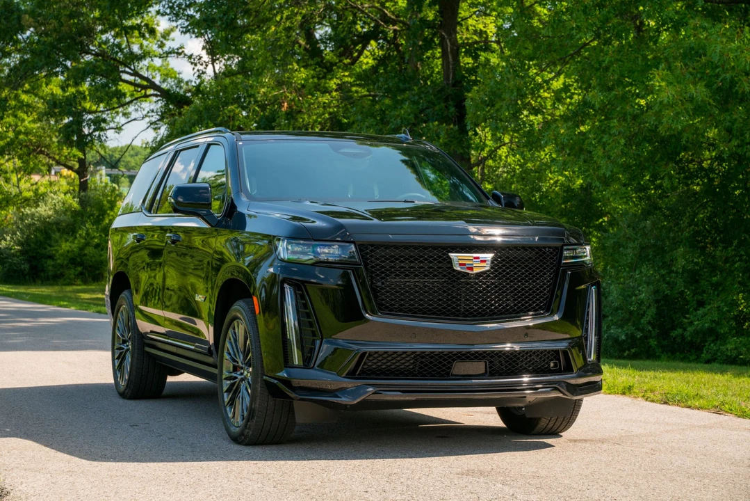 2023 Cadillac Escalade-V 5th Gen - Image 2 of 31