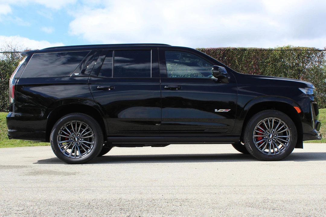 2023 Cadillac Escalade-V 5th Gen - Image 10 of 31