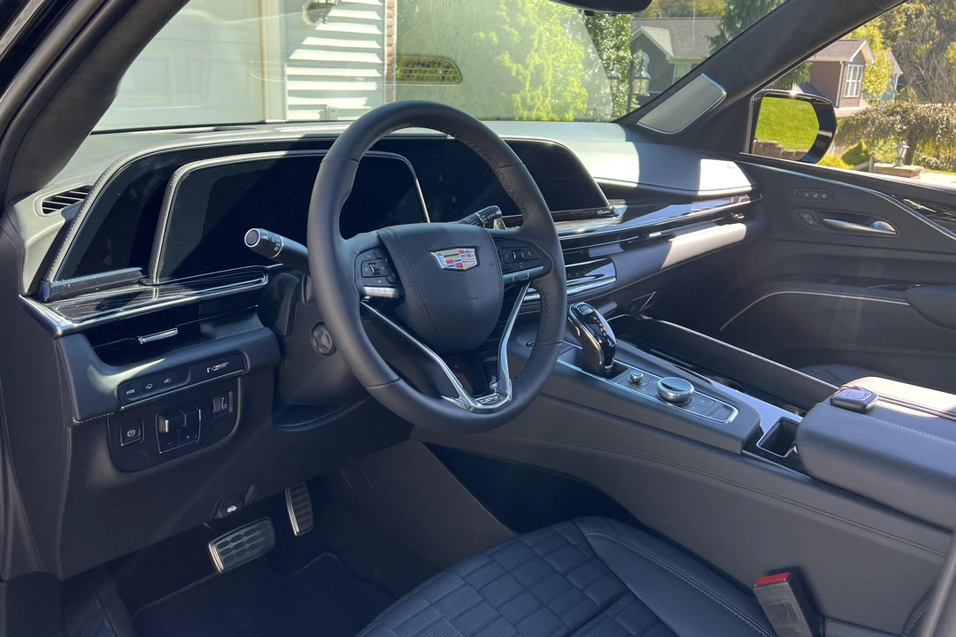 2023 Cadillac Escalade-V 5th Gen - Image 23 of 31