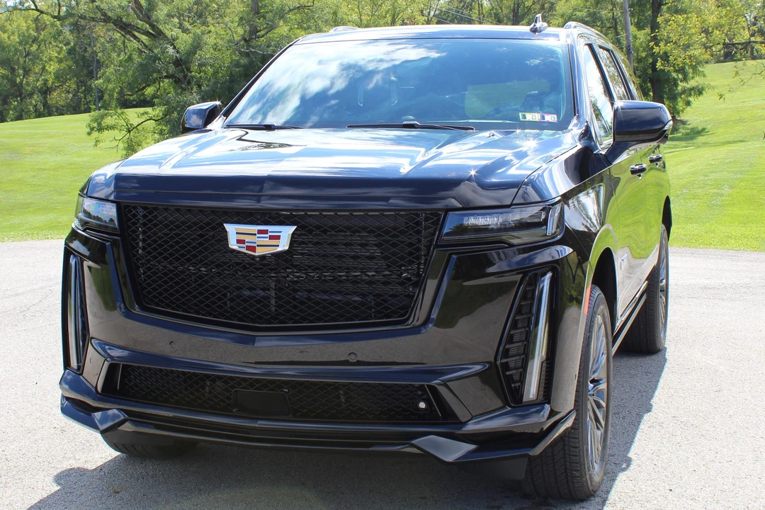 2023 Cadillac Escalade-V 5th Gen - Image 2 of 31