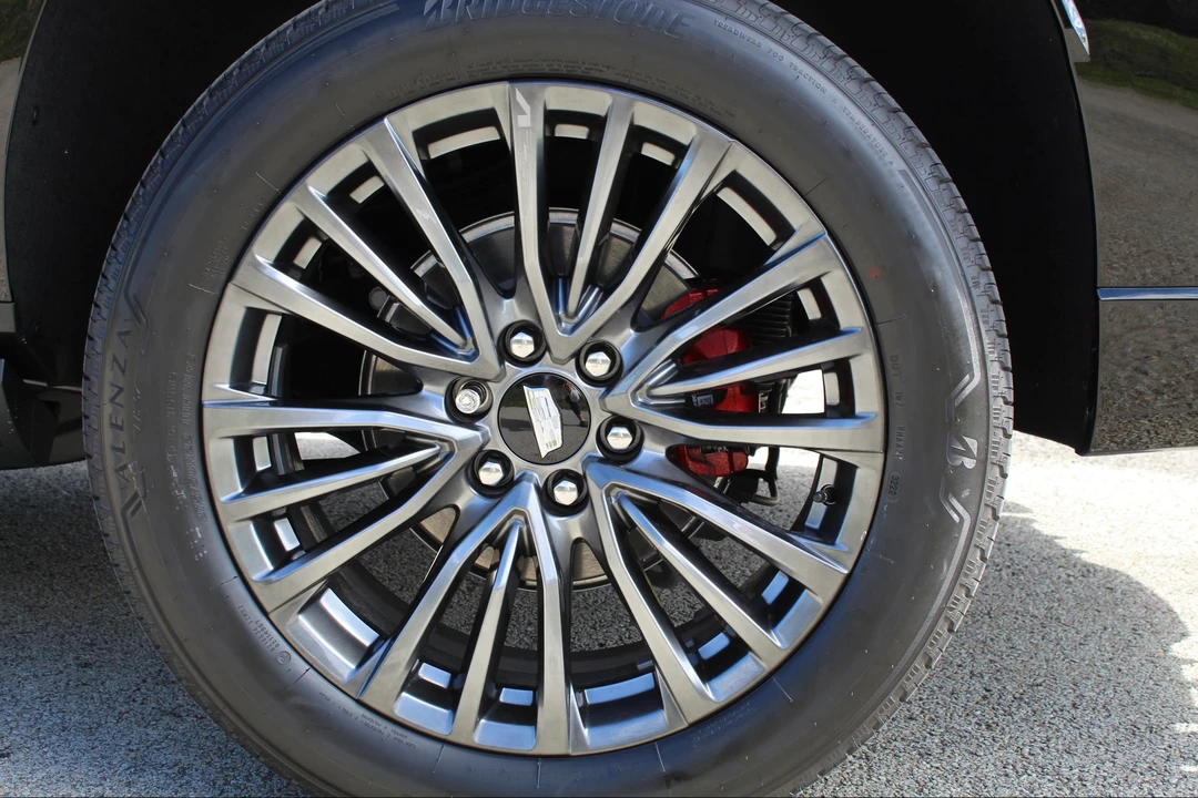 2023 Cadillac Escalade-V 5th Gen - Image 19 of 31