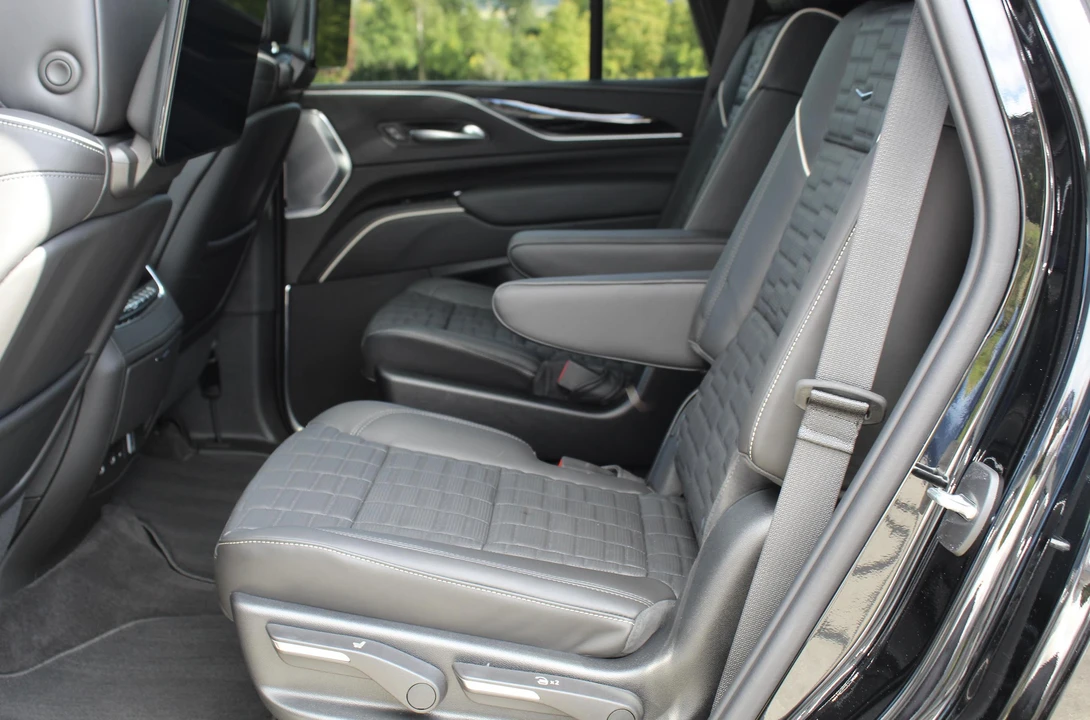 2023 Cadillac Escalade-V 5th Gen - Image 30 of 31