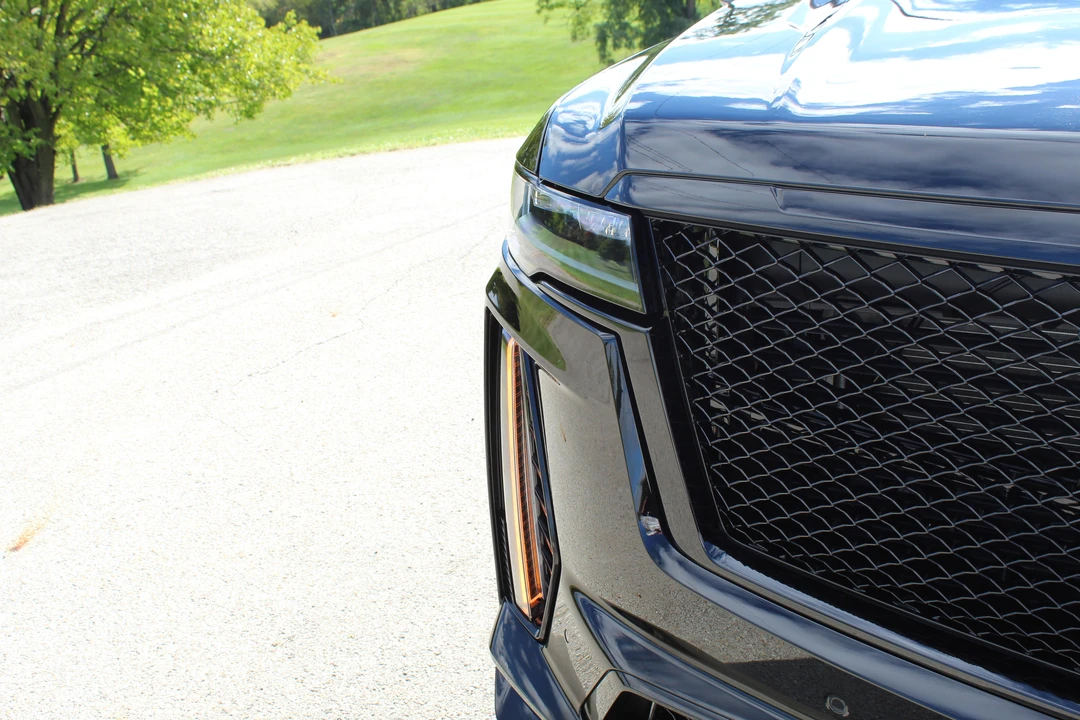 2023 Cadillac Escalade-V 5th Gen - Image 12 of 31