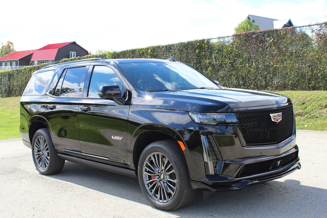 2023 Cadillac Escalade-V 5th Gen - Image 11 of 31