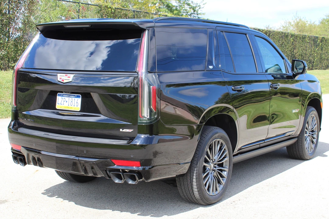 2023 Cadillac Escalade-V 5th Gen - Image 4 of 31