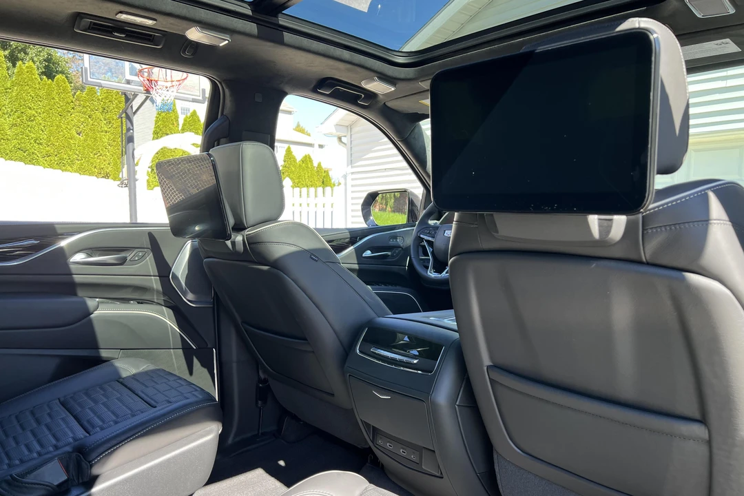 2023 Cadillac Escalade-V 5th Gen - Image 25 of 31