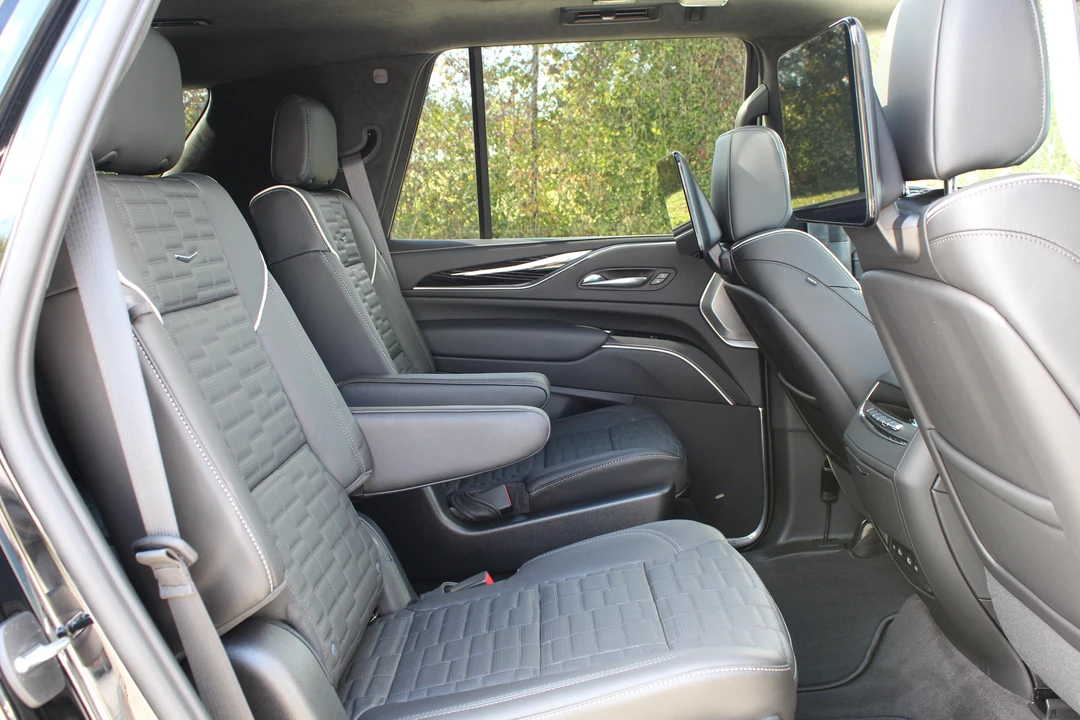 2023 Cadillac Escalade-V 5th Gen - Image 29 of 31