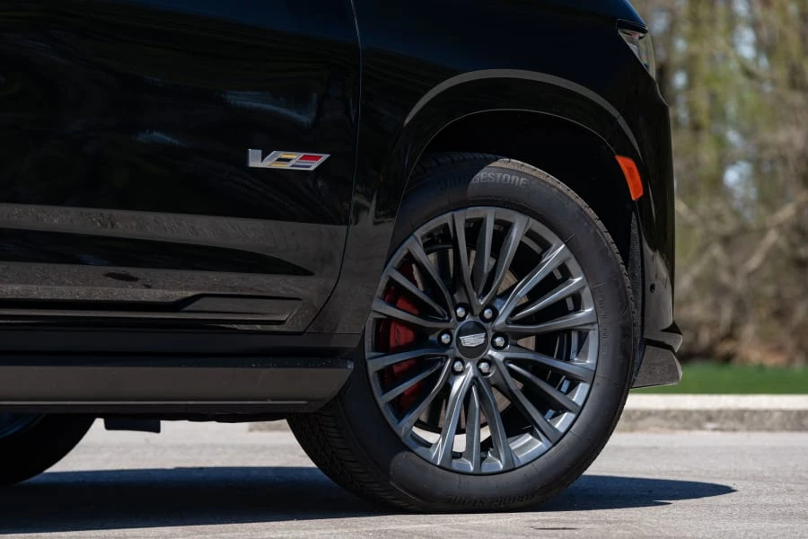 2023 Cadillac Escalade-V 5th Gen - Image 19 of 31