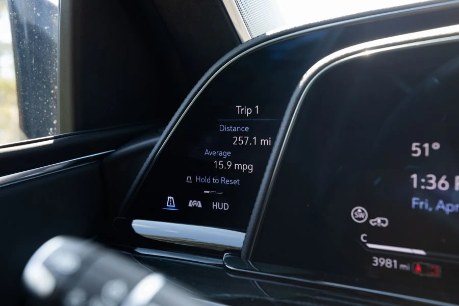 2023 Cadillac Escalade-V 5th Gen - Image 25 of 31