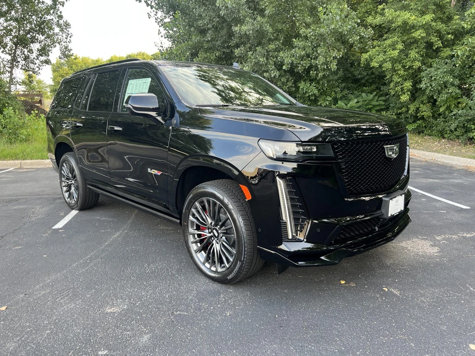 2023 Cadillac Escalade-V 5th Gen - Image 13 of 31