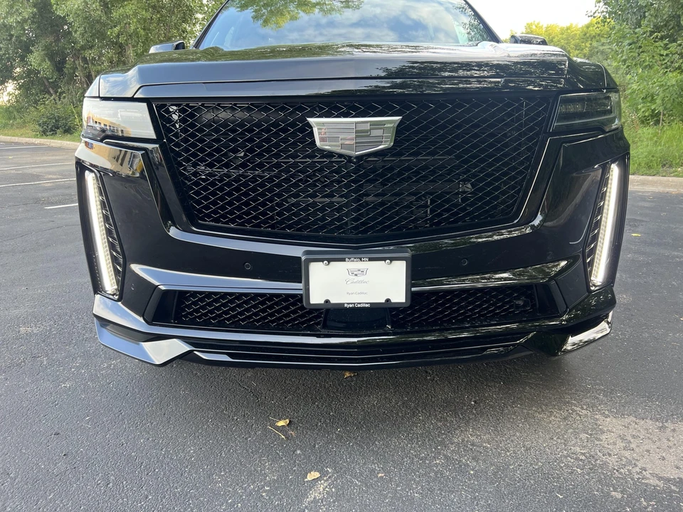 2023 Cadillac Escalade-V 5th Gen - Image 15 of 31