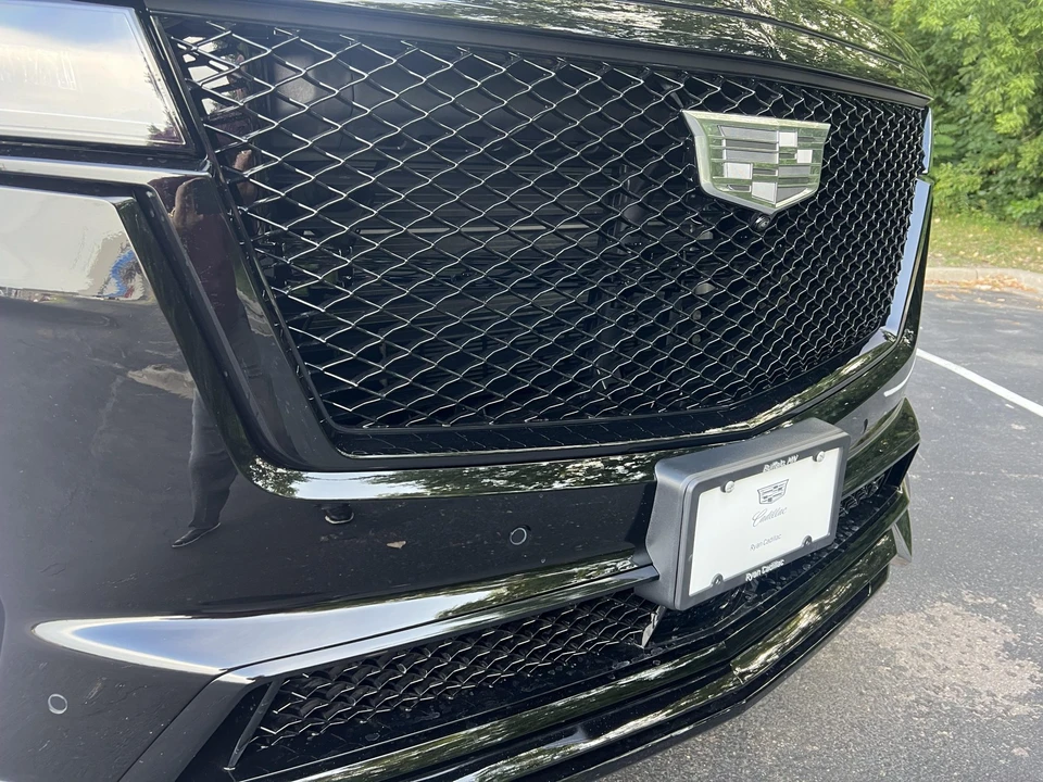 2023 Cadillac Escalade-V 5th Gen - Image 18 of 31