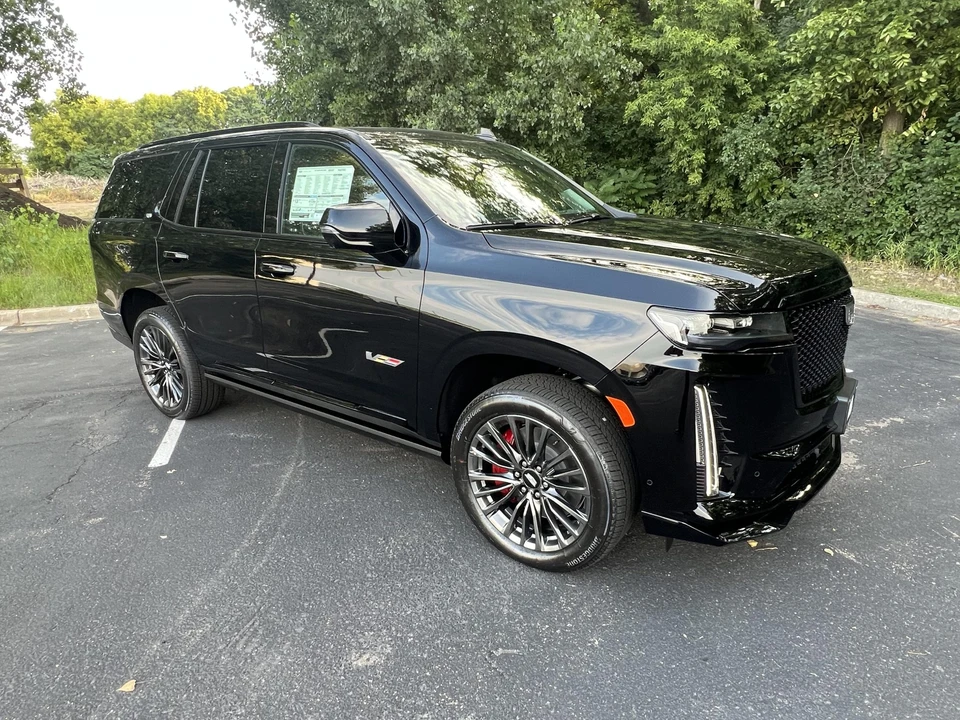2023 Cadillac Escalade-V 5th Gen - Image 12 of 31
