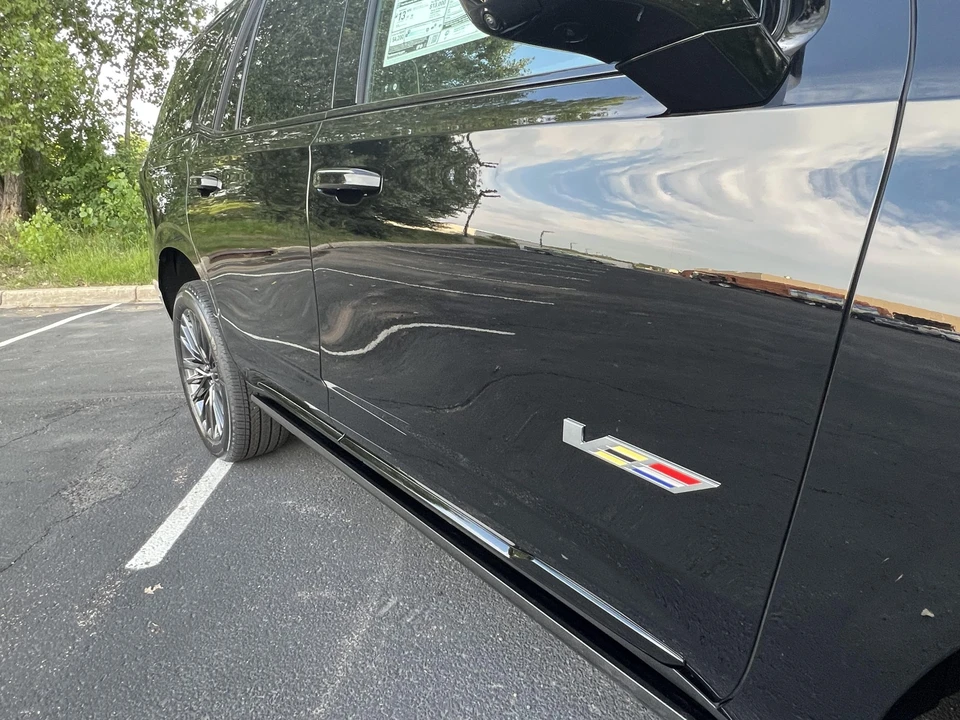 2023 Cadillac Escalade-V 5th Gen - Image 22 of 31