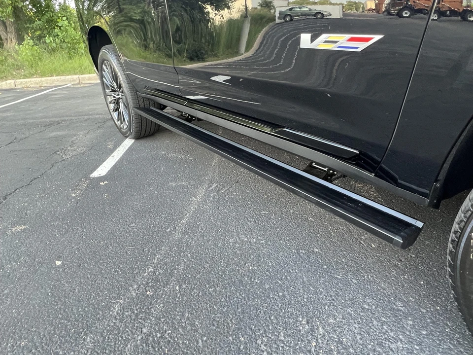 2023 Cadillac Escalade-V 5th Gen - Image 24 of 31