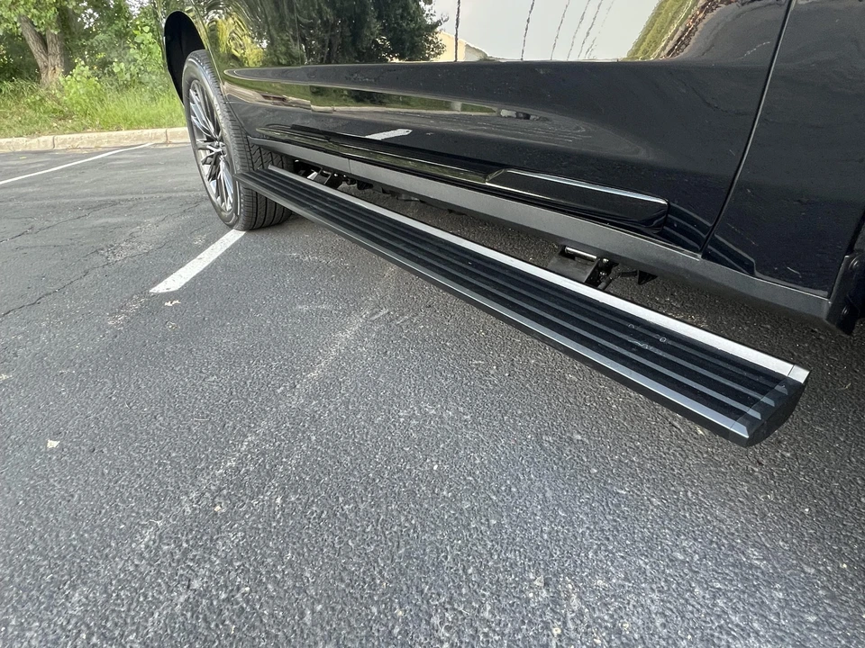 2023 Cadillac Escalade-V 5th Gen - Image 25 of 31