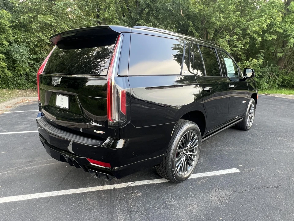 2023 Cadillac Escalade-V 5th Gen - Image 9 of 31
