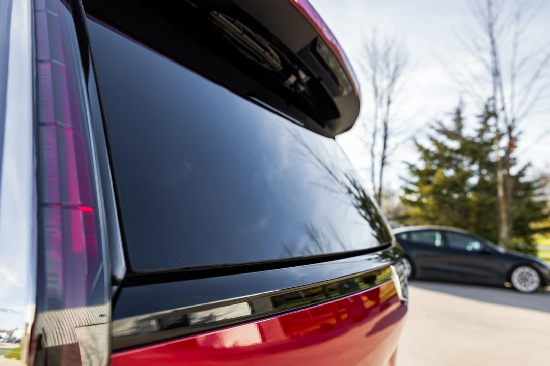 2023 Cadillac Escalade-V 5th Gen - Image 29 of 31