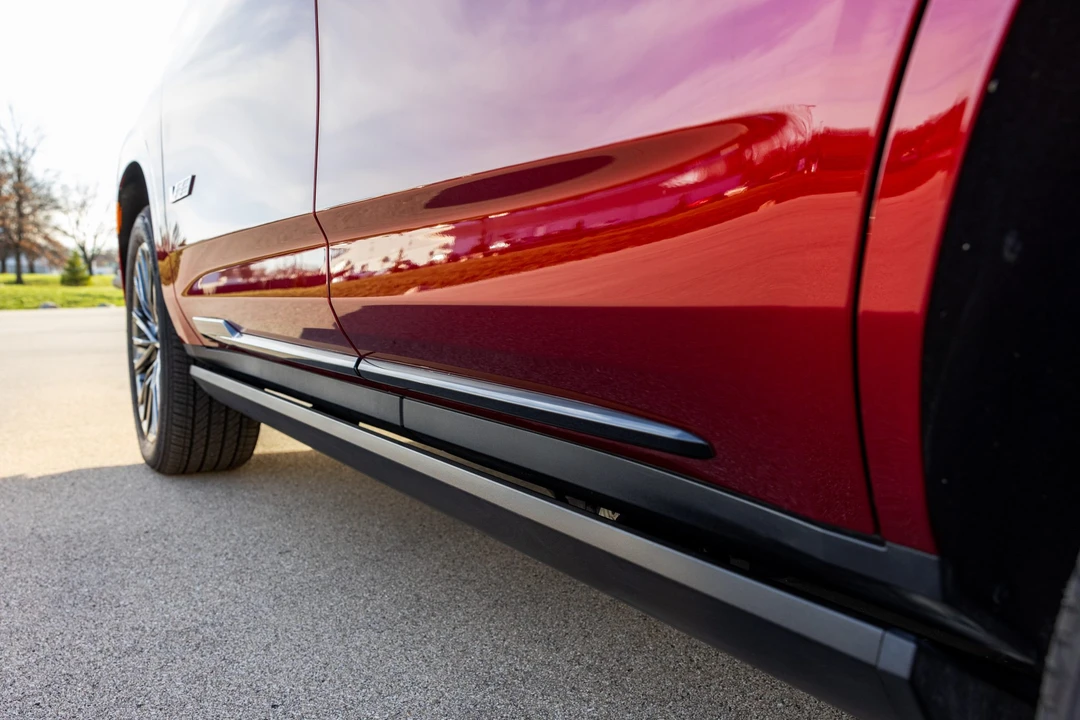 2023 Cadillac Escalade-V 5th Gen - Image 27 of 31