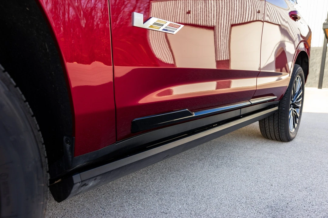 2023 Cadillac Escalade-V 5th Gen - Image 22 of 31
