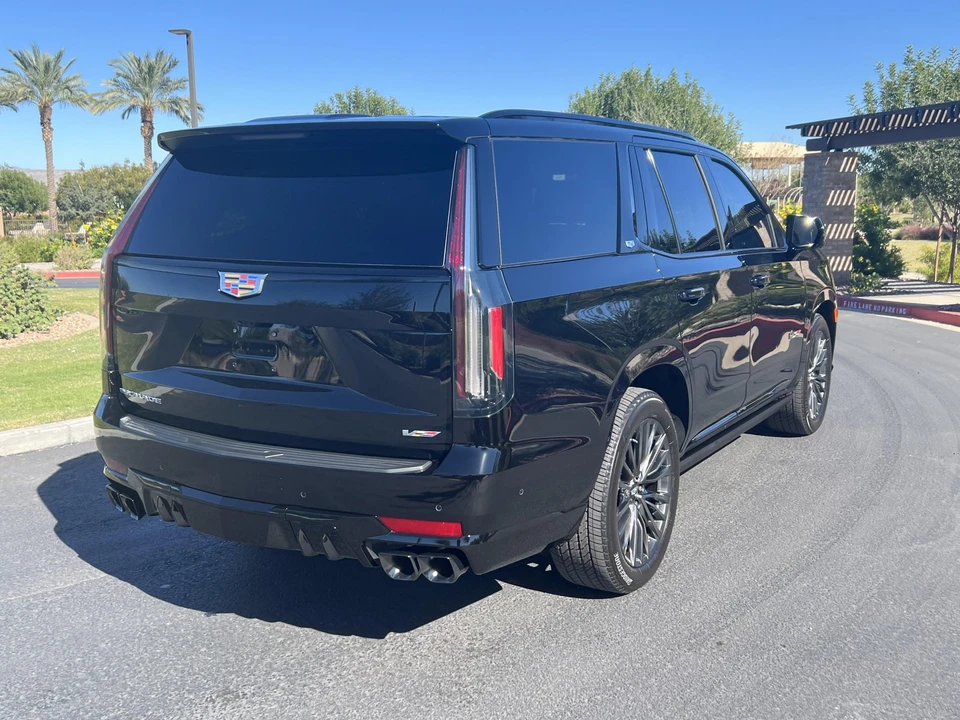 2023 Cadillac Escalade-V 5th Gen - Image 17 of 31