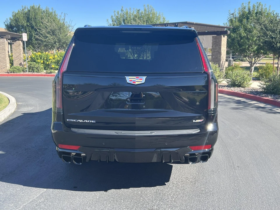 2023 Cadillac Escalade-V 5th Gen - Image 16 of 31