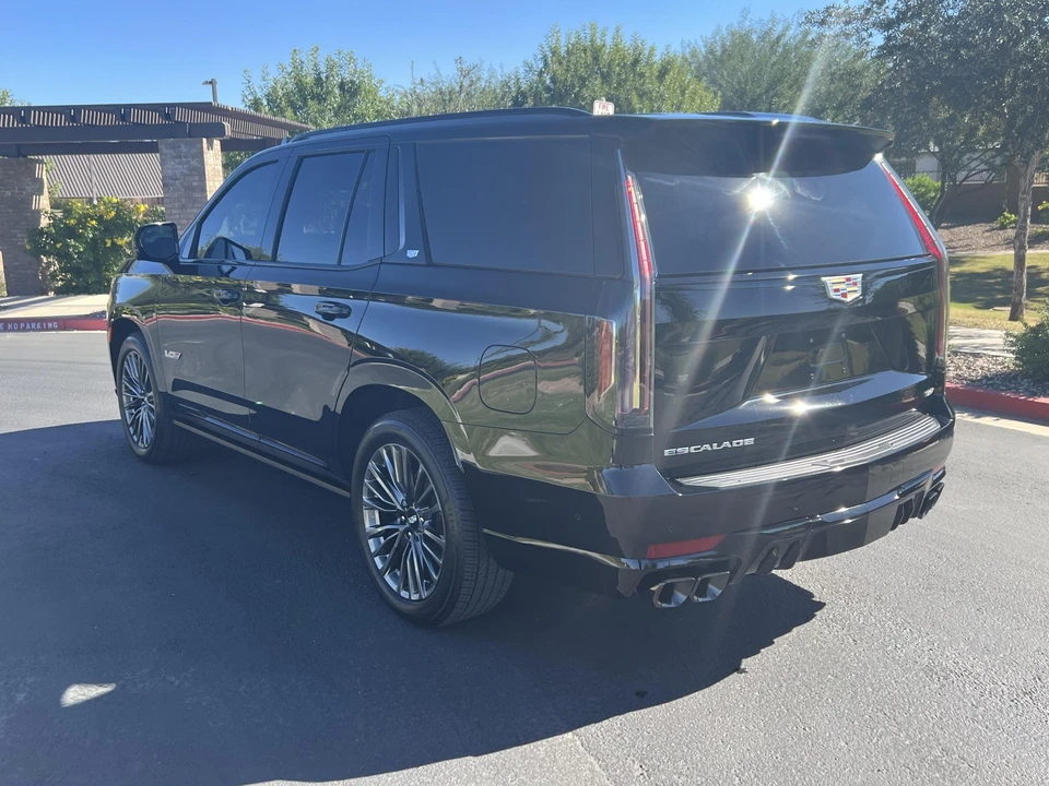 2023 Cadillac Escalade-V 5th Gen - Image 13 of 31