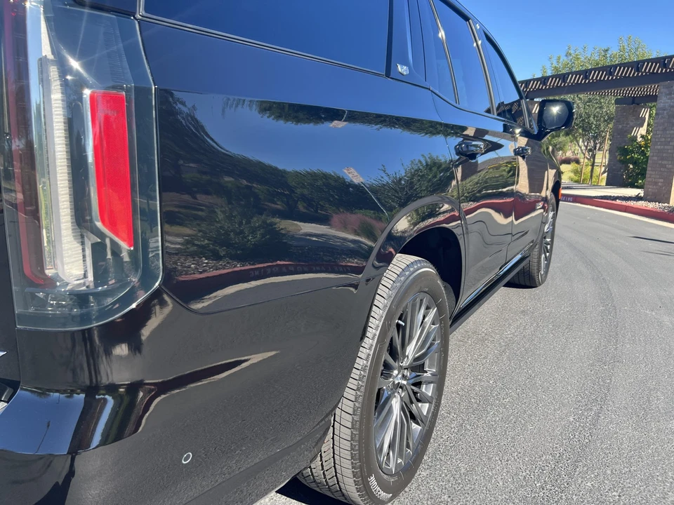 2023 Cadillac Escalade-V 5th Gen - Image 28 of 31