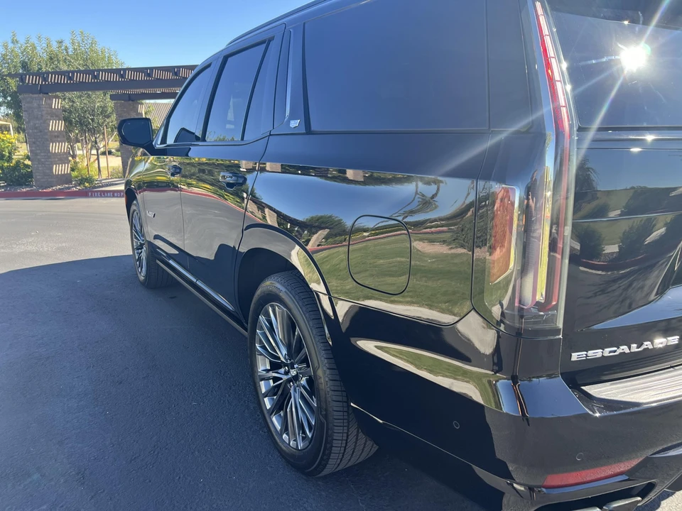 2023 Cadillac Escalade-V 5th Gen - Image 27 of 31