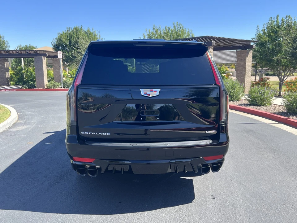 2023 Cadillac Escalade-V 5th Gen - Image 15 of 31