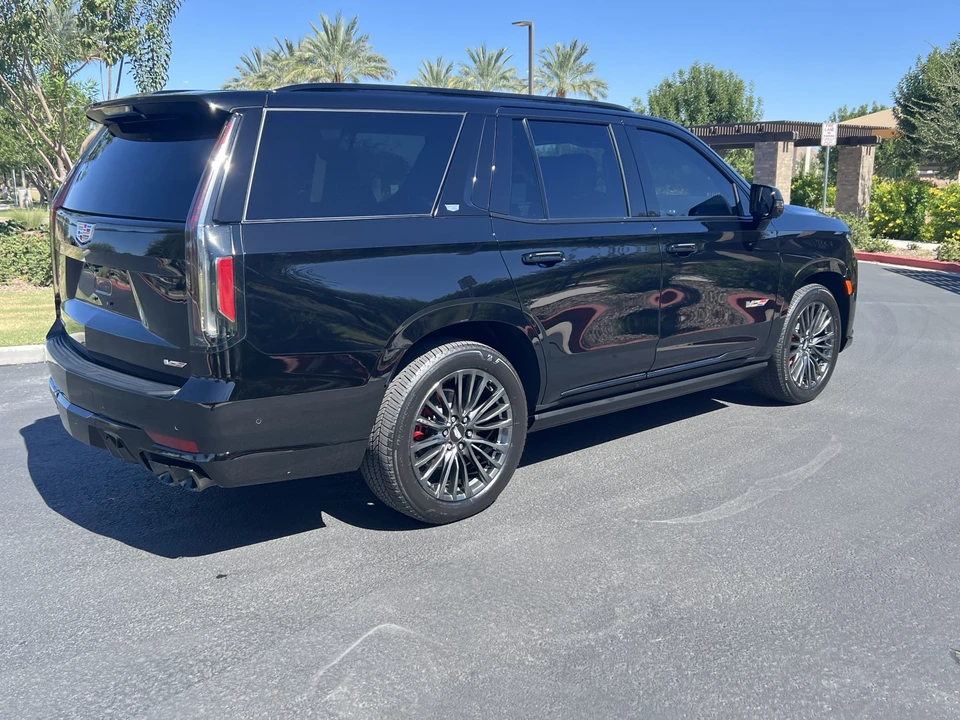 2023 Cadillac Escalade-V 5th Gen - Image 18 of 31